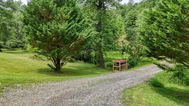 $485,000 | 84 Vella Ridge Lane, Hayesville, NC 28904