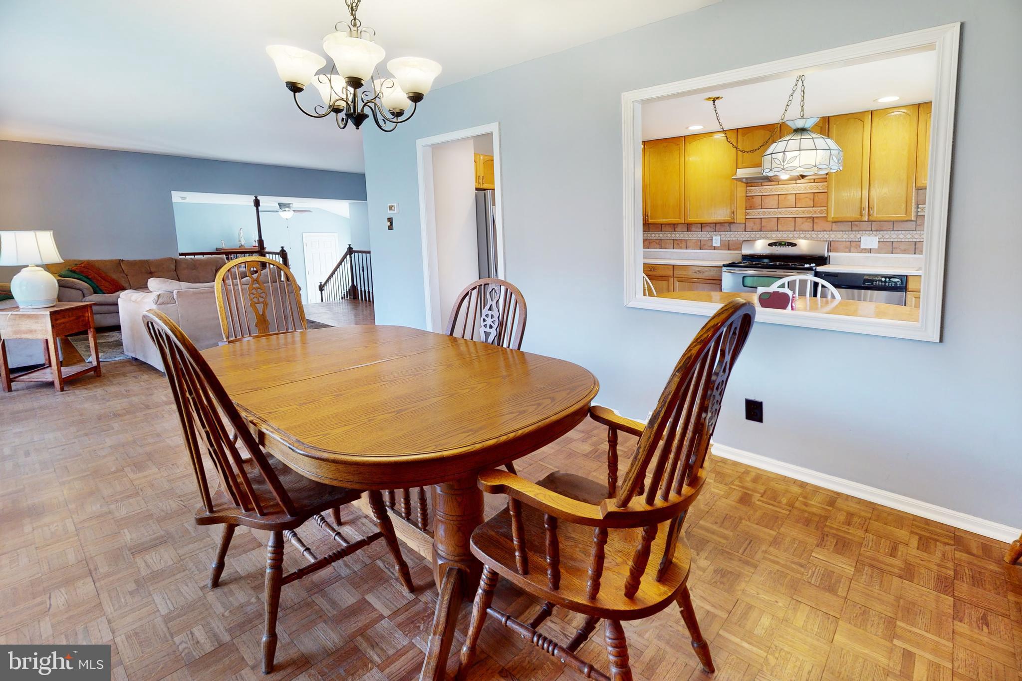117 Canterbury Road Mount Laurel, NJ 08054 - Photo 11 of 49 Open Flow from Dining Room to Kitchent