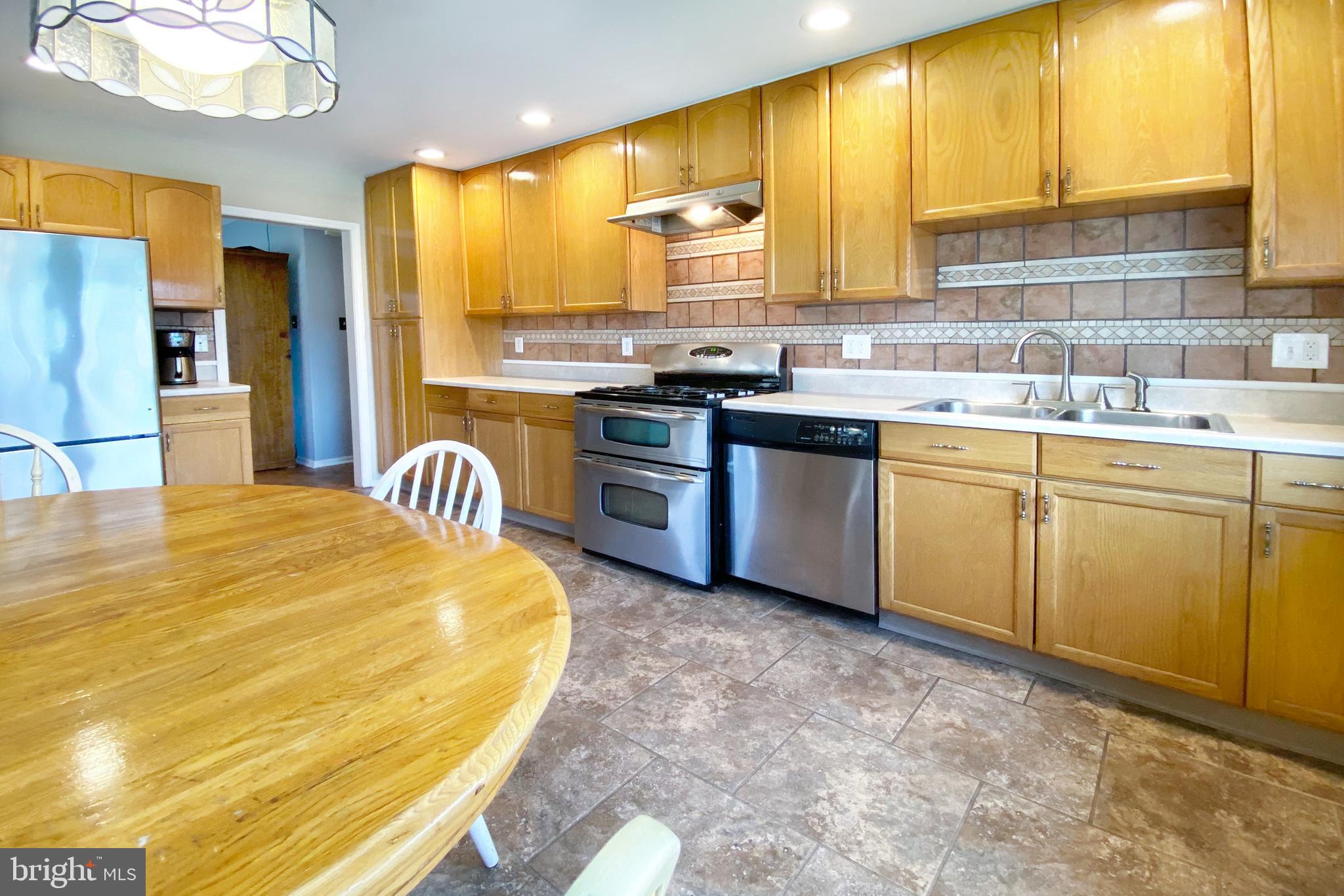 117 Canterbury Road Mount Laurel, NJ 08054 - Photo 12 of 49 Open, Eat-In Kitchen with SS Appliances