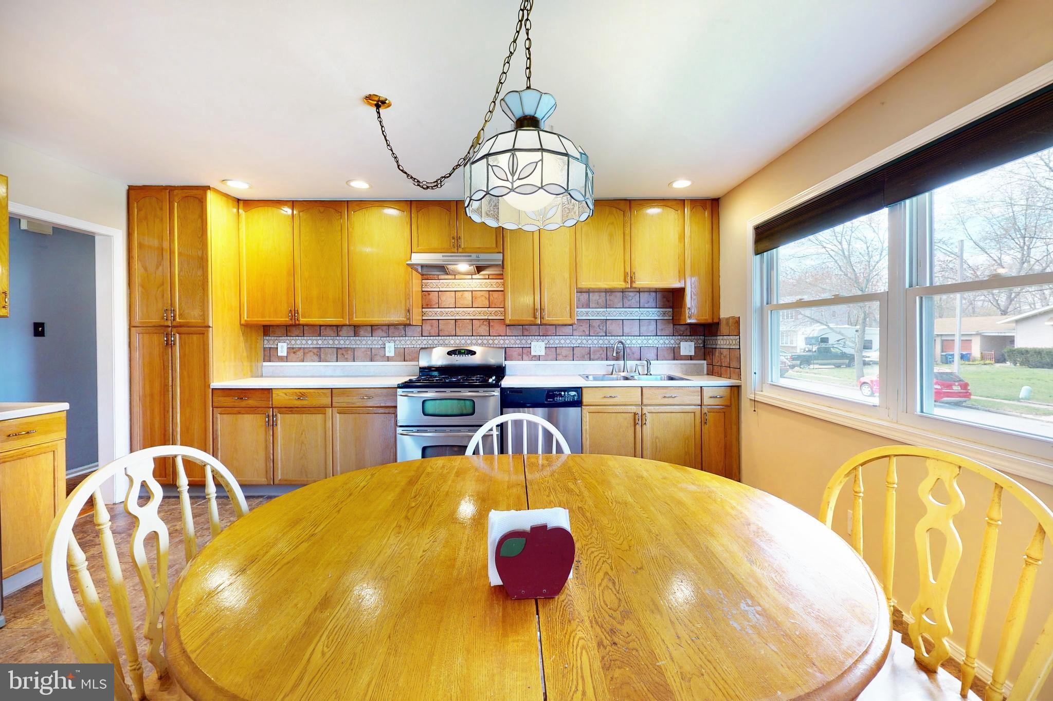 117 Canterbury Road Mount Laurel, NJ 08054 - Photo 13 of 49 42" Wood Cabinets, Recessed Lighting