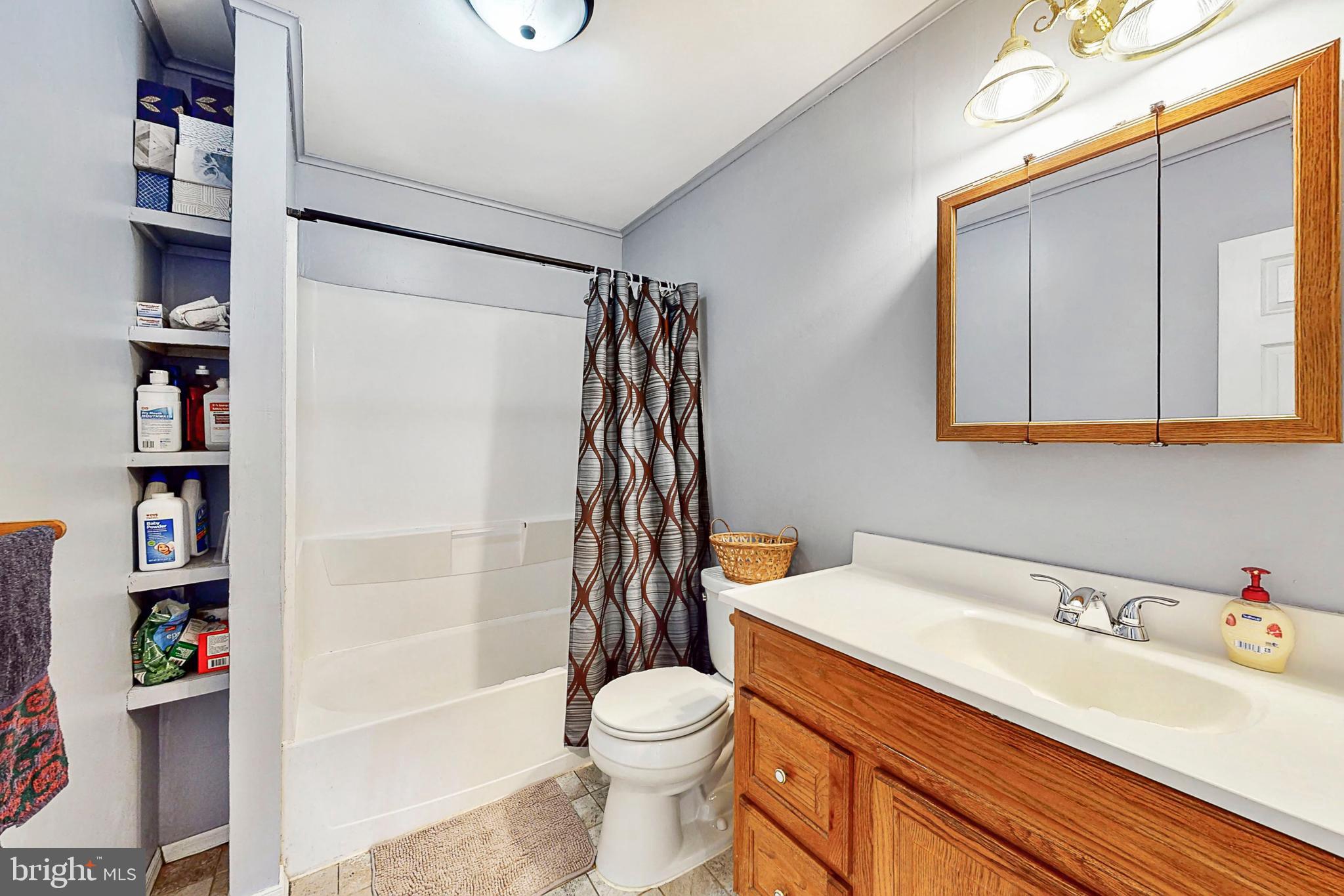 117 Canterbury Road Mount Laurel, NJ 08054 - Photo 23 of 49 Large Upper Floor Bath - Tub/Shower Combo