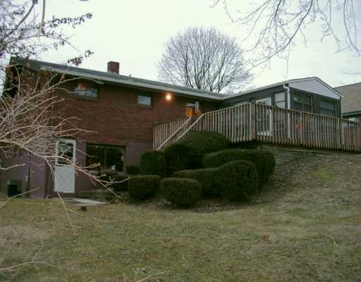 31 Greenview Drive McKees Rocks, PA 15136 - Photo 3 of 7 Patio/Deck.