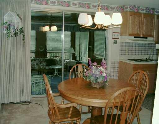 31 Greenview Drive McKees Rocks, PA 15136 - Photo 6 of 7 Dining Room.