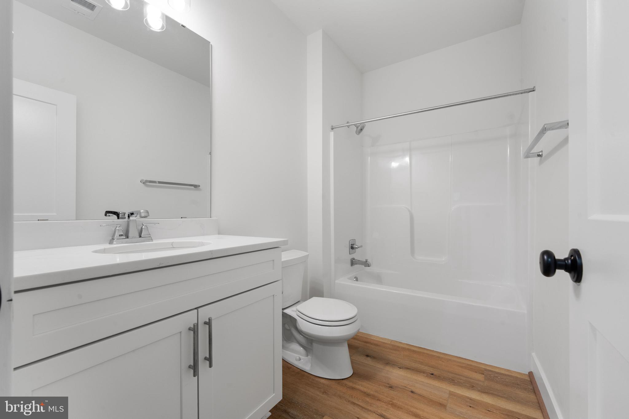 620 Doyle Road Deale, MD 20751 - Photo 27 of 36 Entry level hallway bathroom