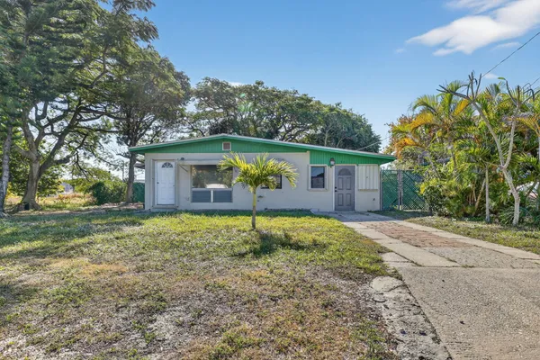 $2,400 | 501 Emil Avenue, Fort Pierce, FL 34982