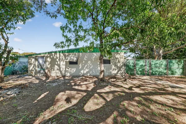 $2,400 | 501 Emil Avenue, Fort Pierce, FL 34982