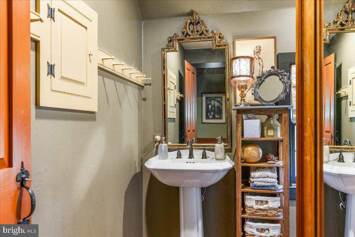 1249 Pebble Hill Road Doylestown, PA 18901 - Photo 17 of 48 First floor full bath