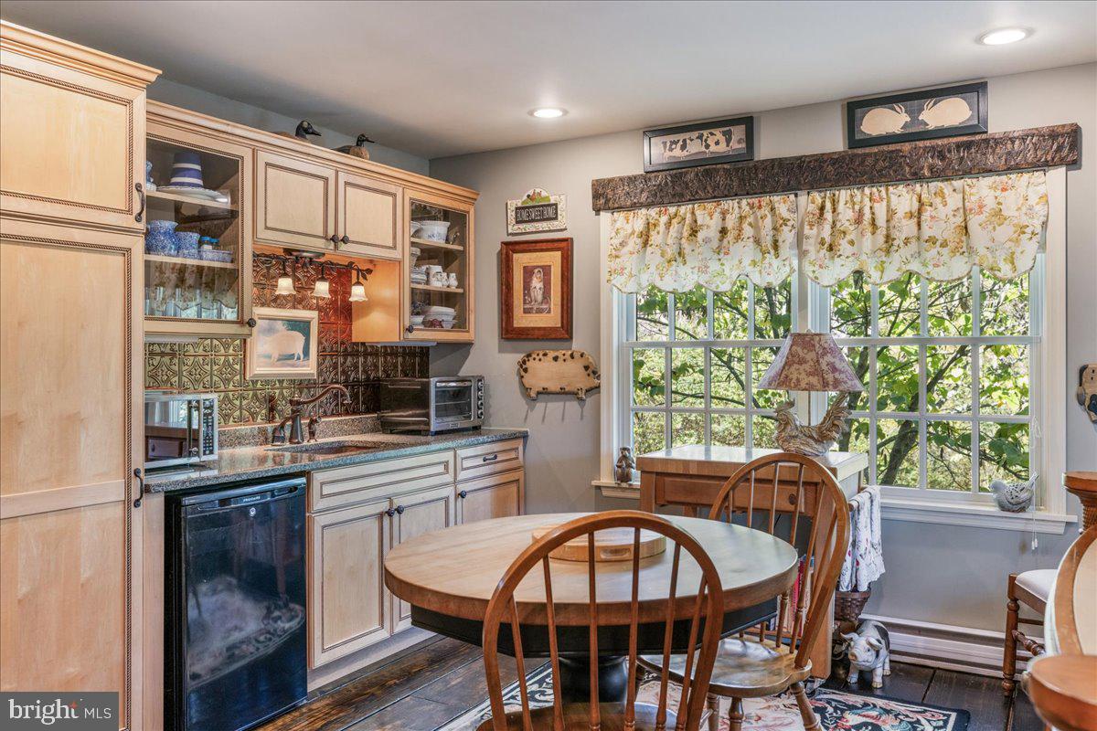 1249 Pebble Hill Road Doylestown, PA 18901 - Photo 22 of 48 In-law suite: Kitchenette