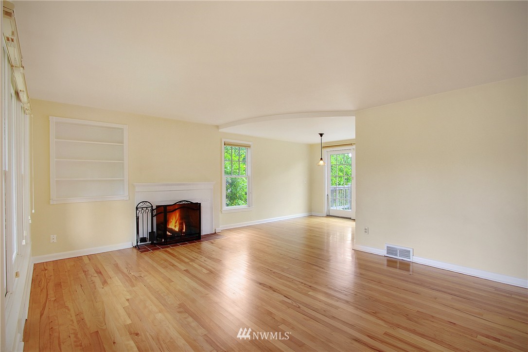 4911 Southwest Dawson Street Seattle, WA 98136 - Photo 3 of 18 Gallery Image 3