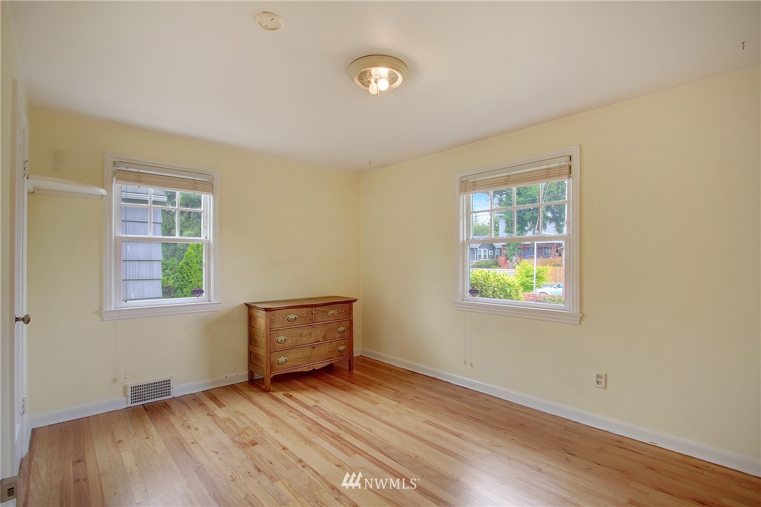 4911 Southwest Dawson Street Seattle, WA 98136 - Photo 8 of 18 Gallery Image 8
