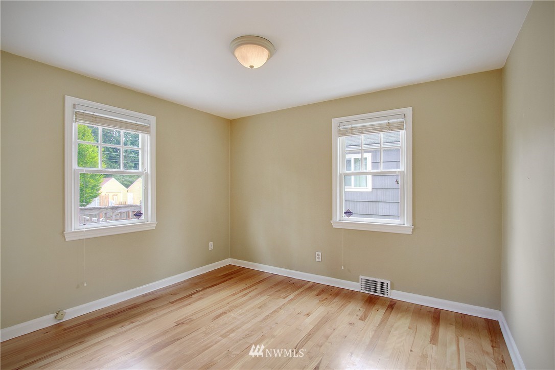 4911 Southwest Dawson Street Seattle, WA 98136 - Photo 10 of 18 Gallery Image 10