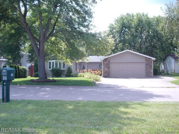 $262,000 | 601 Holly Bush Drive, Holly, MI 48442