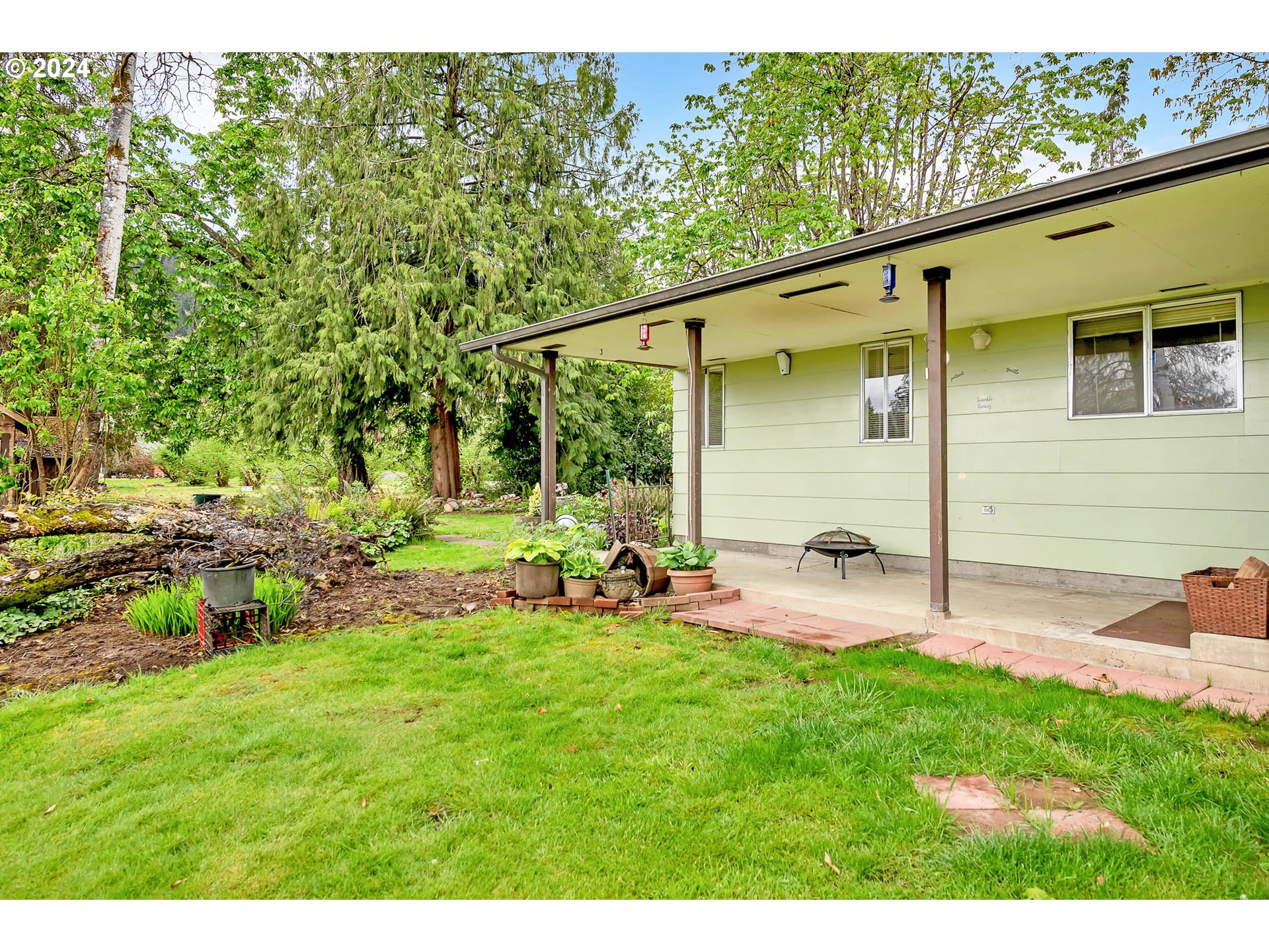 8986 Thurston Road Springfield, OR 97478 - Photo 9 of 40 Gallery Image 9