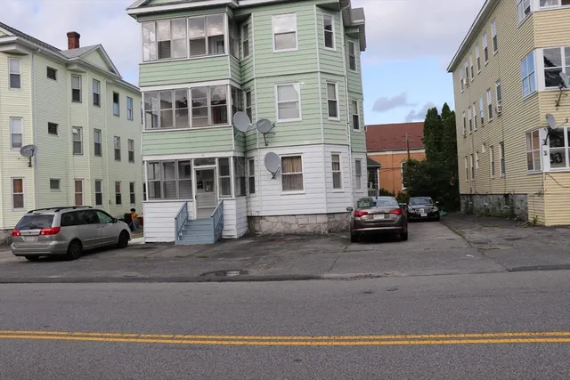 $2,200 | 84 Lovell Street, Unit 1, Worcester, MA 01603