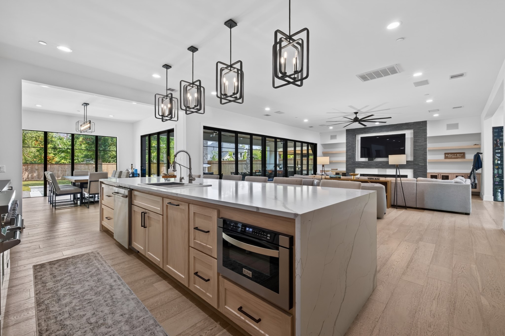 1432 Bingle Road Houston, TX 77055 - Photo 15 of 50 Gallery Image 15