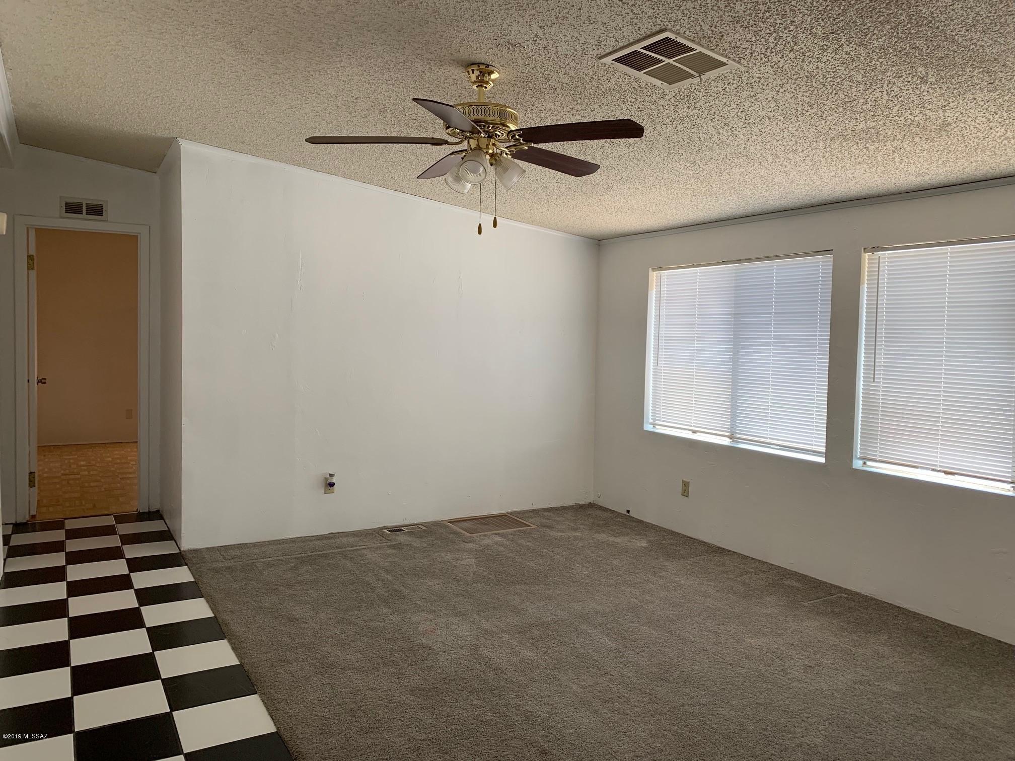 13498 North Adonis Road Marana, AZ 85658 - Photo 8 of 34