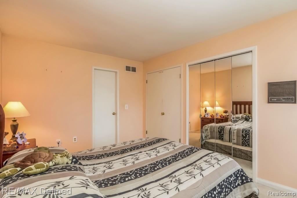 849 Dumont Place Rochester, MI 48307 - Photo 22 of 50 022-Master_Bedroom-1953344-medium.jpg