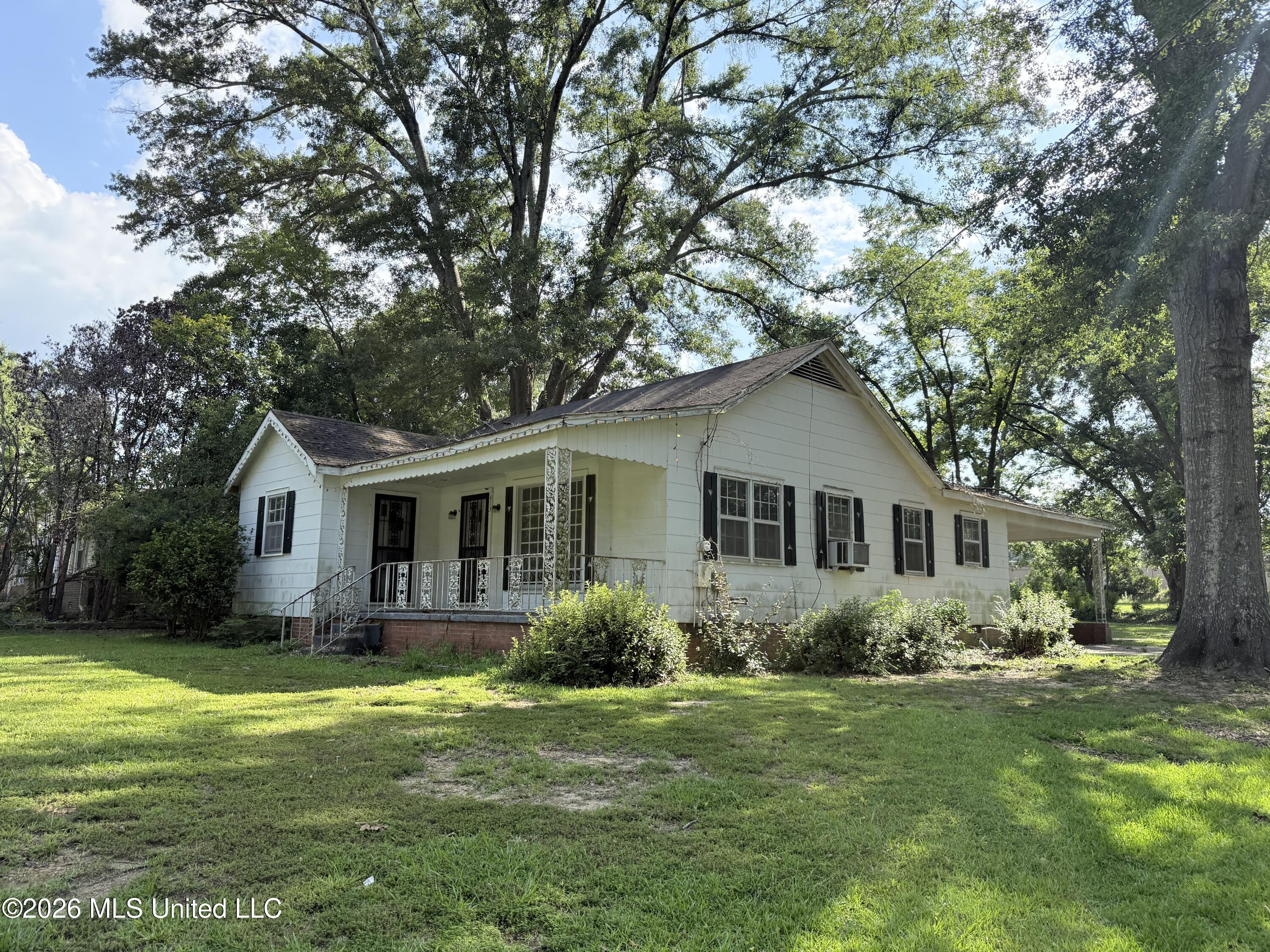 413 Fairground Street Winona, MS 38967 - Photo 2 of 5 IMG_0079