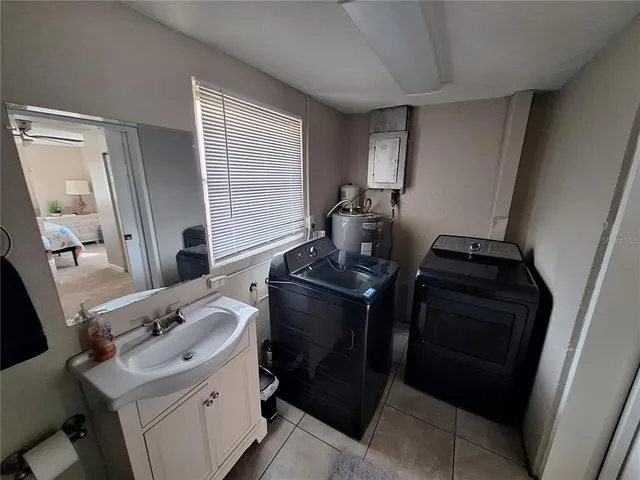 $1,995 | 858 East 7th Street, Englewood, FL 34223