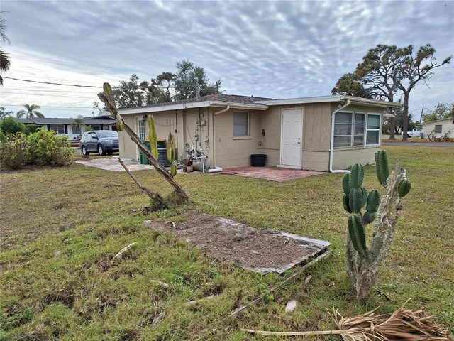 $1,995 | 858 East 7th Street, Englewood, FL 34223