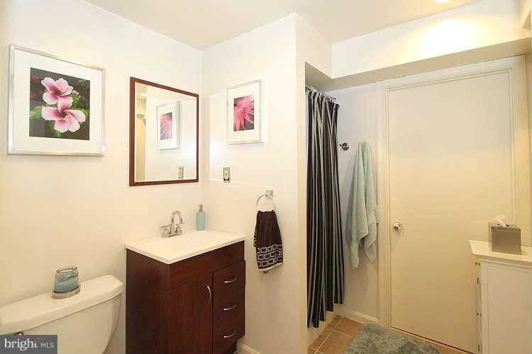 14929 Ladymeade Circle Silver Spring, MD 20906 - Photo 17 of 30 Bath (Master)