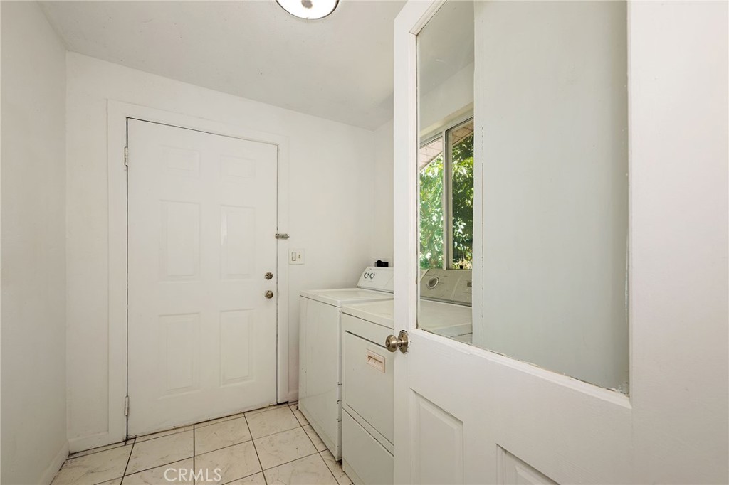 4733 County Road East Orland, CA 95963 - Photo 14 of 40 Laurndryroom