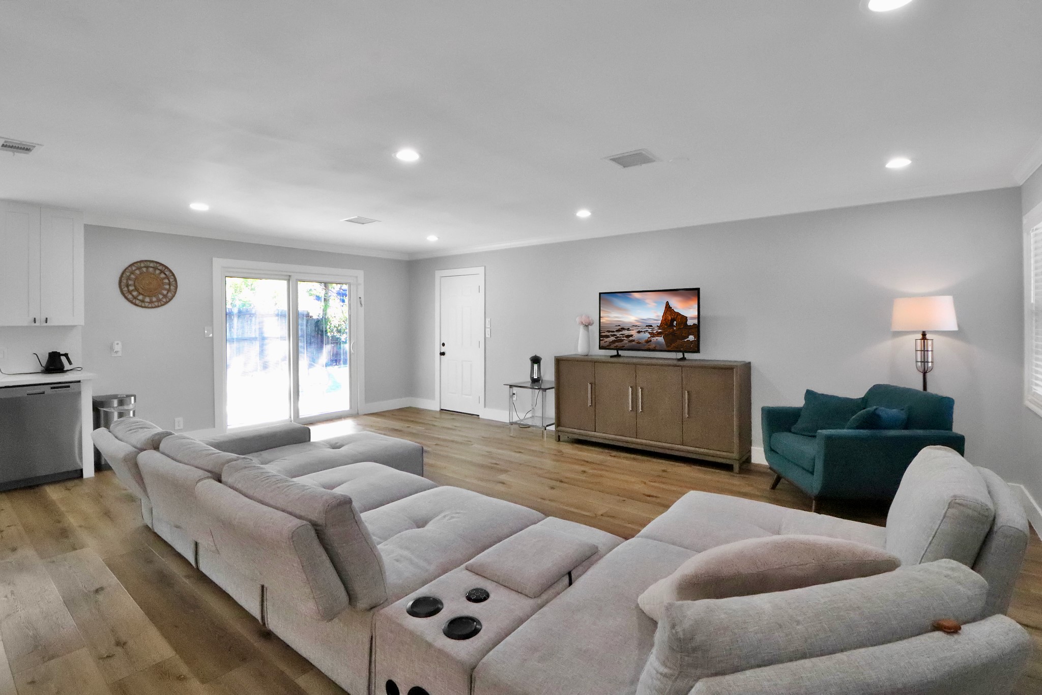 6111 Shadow Crest Street Houston, TX 77074 - Photo 2 of 15