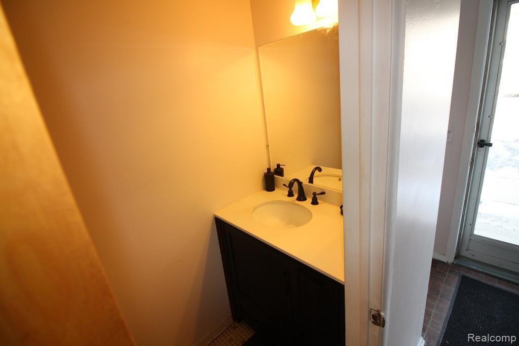 4308 15 Mile Road Sterling Heights, MI 48310 - Photo 18 of 20