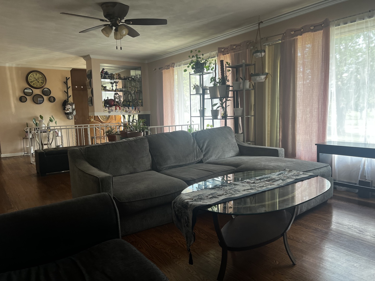 1930 23rd Street Zion, IL 60099 - Photo 3 of 18 a living room with furniture and wooden floor