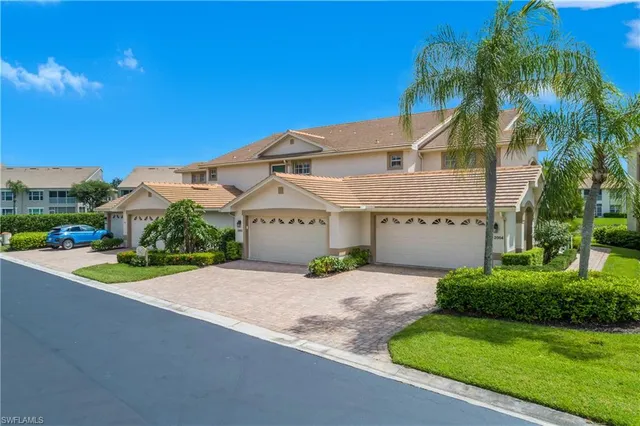 $580,000 | 5643 Sandlewood Court, Unit 2004, Naples, FL 34110