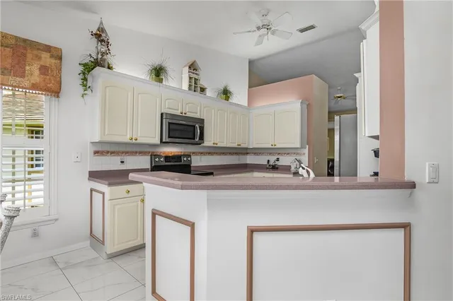 $565,000 | 5643 Sandlewood Court, Unit 2004, Naples, FL 34110