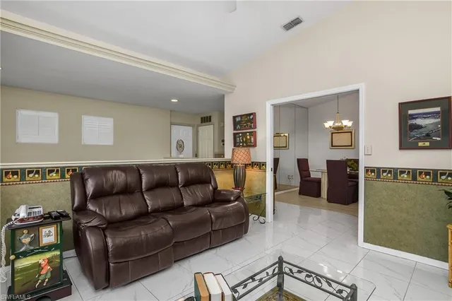 $565,000 | 5643 Sandlewood Court, Unit 2004, Naples, FL 34110