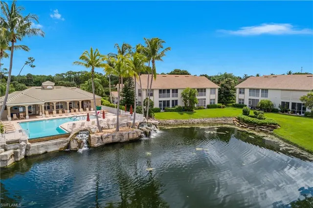 $565,000 | 5643 Sandlewood Court, Unit 2004, Naples, FL 34110