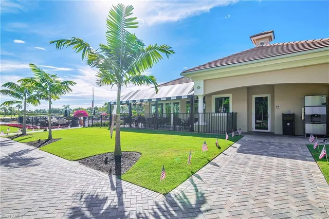$565,000 | 5643 Sandlewood Court, Unit 2004, Naples, FL 34110