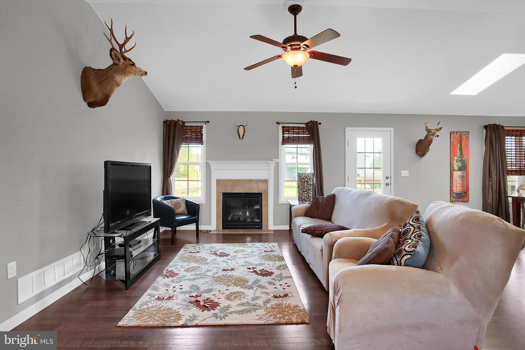 435 Meeting House Spring Road Carlisle, PA 17013 - Photo 7 of 36 Great Room with Vaulted Ceiling