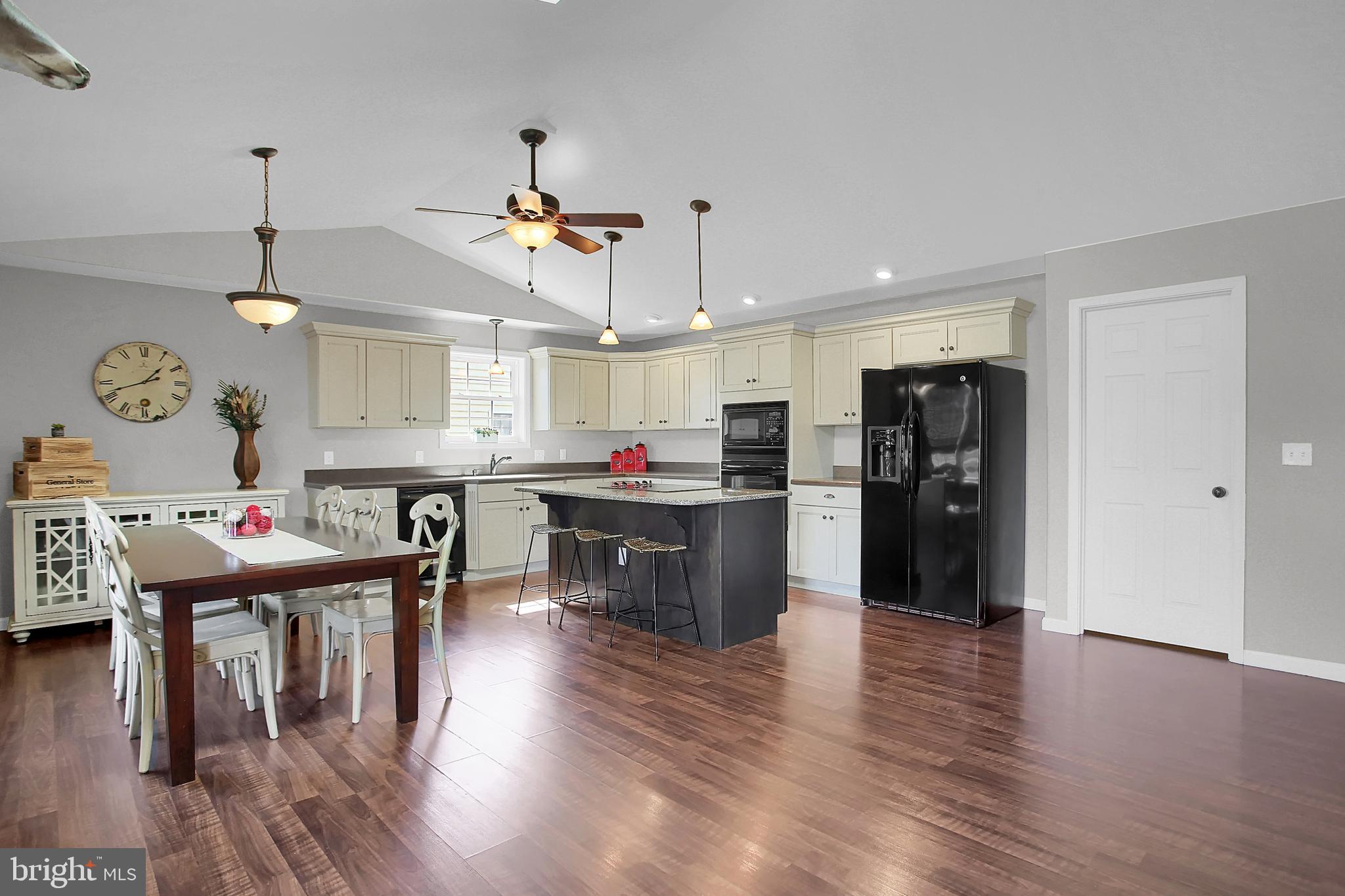 435 Meeting House Spring Road Carlisle, PA 17013 - Photo 8 of 36 Dining & Kitchen Area