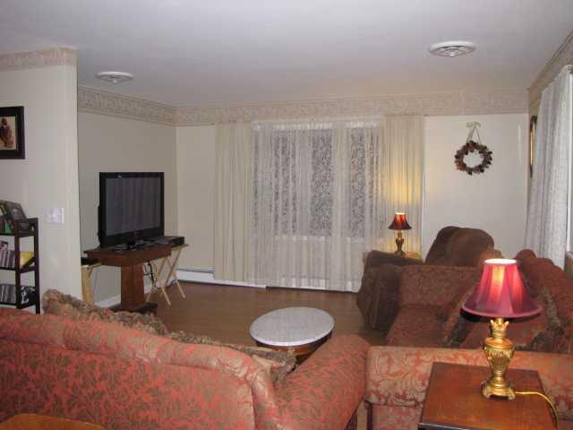83 Annabessacook Road Winthrop, ME 04364 - Photo 3 of 14 Living Room.
