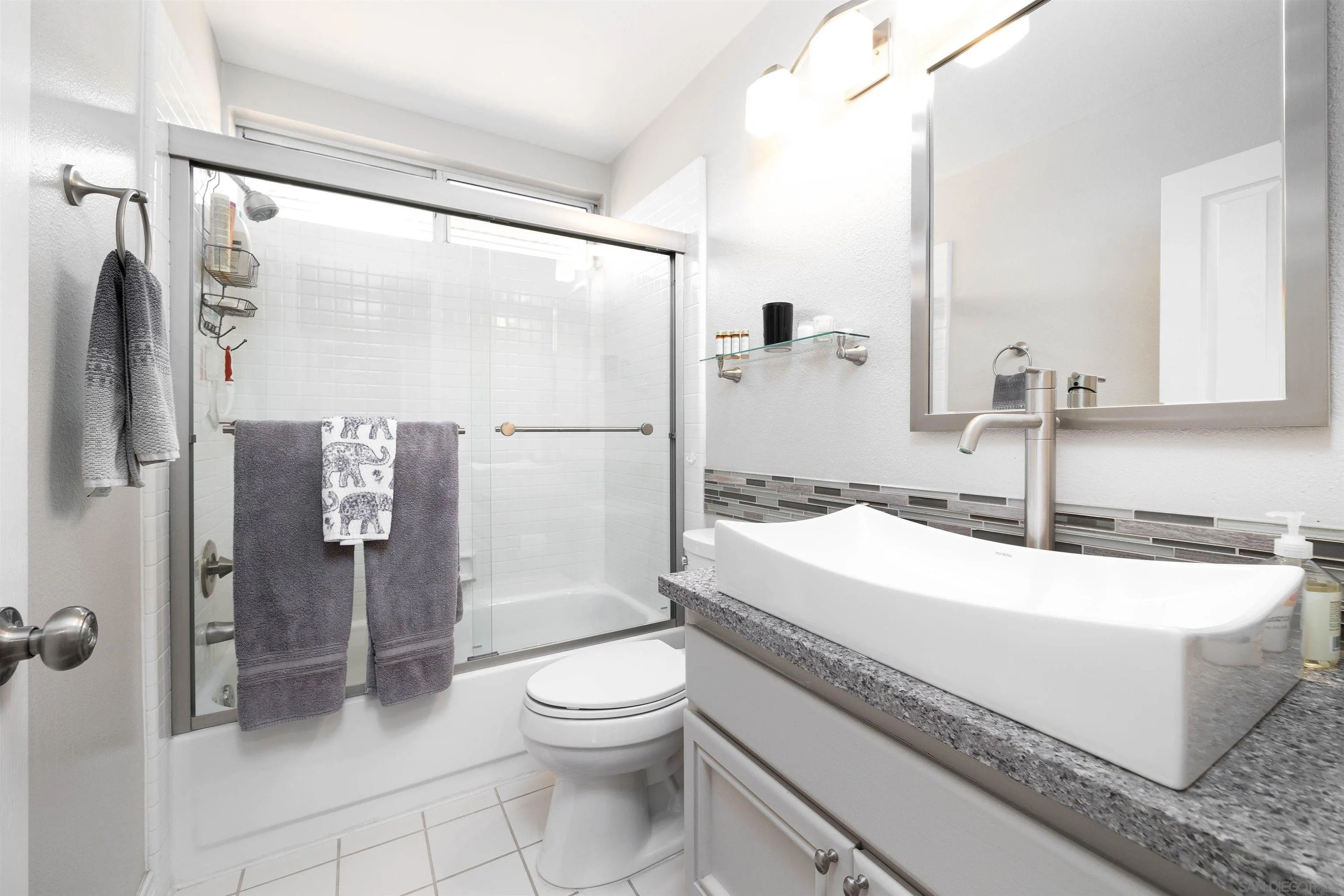 13835 Carmel Ridge Road San Diego, CA 92128 - Photo 22 of 38 a bathroom with a sink a toilet and shower