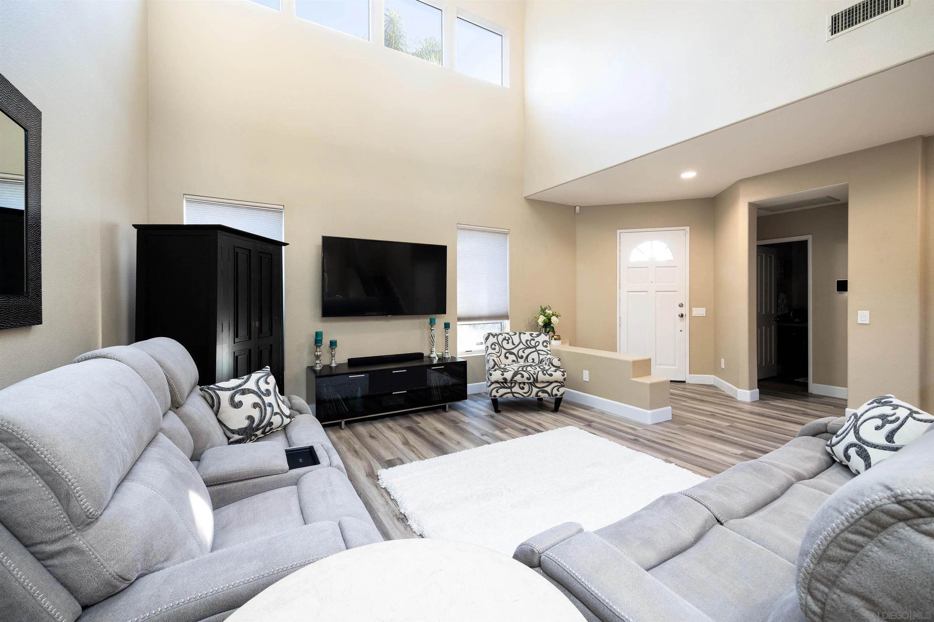 13835 Carmel Ridge Road San Diego, CA 92128 - Photo 4 of 38 a living room with furniture and a flat screen tv