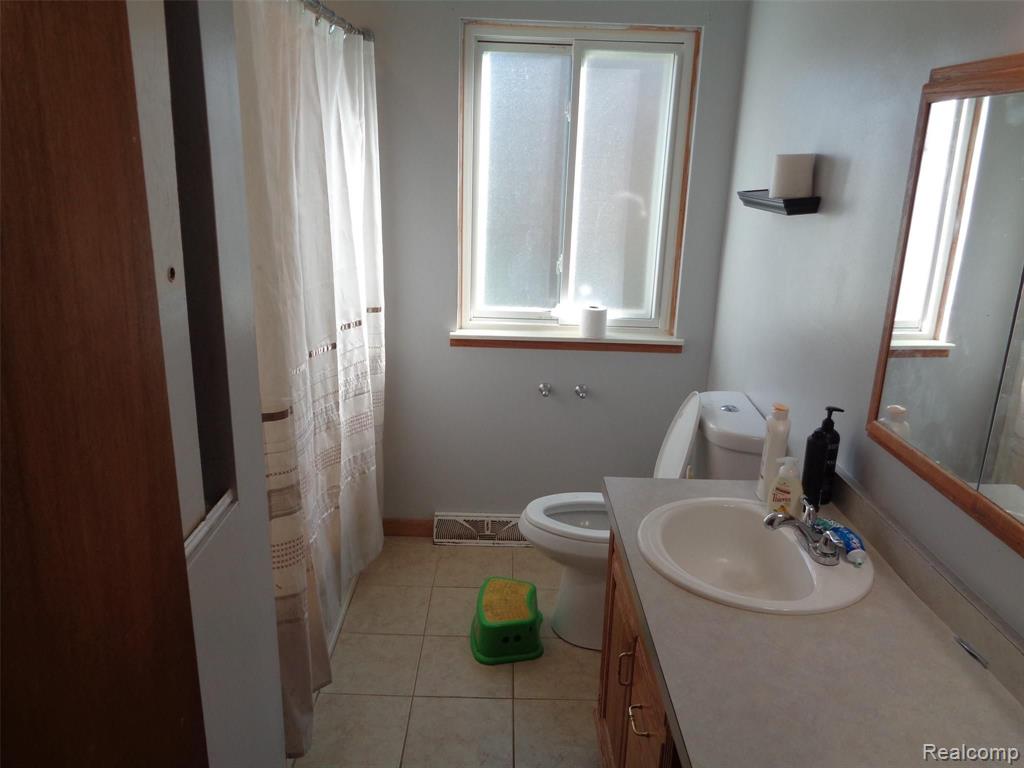 2715 East Burnside Road North Branch, MI 48461 - Photo 5 of 22 Gallery Image 5