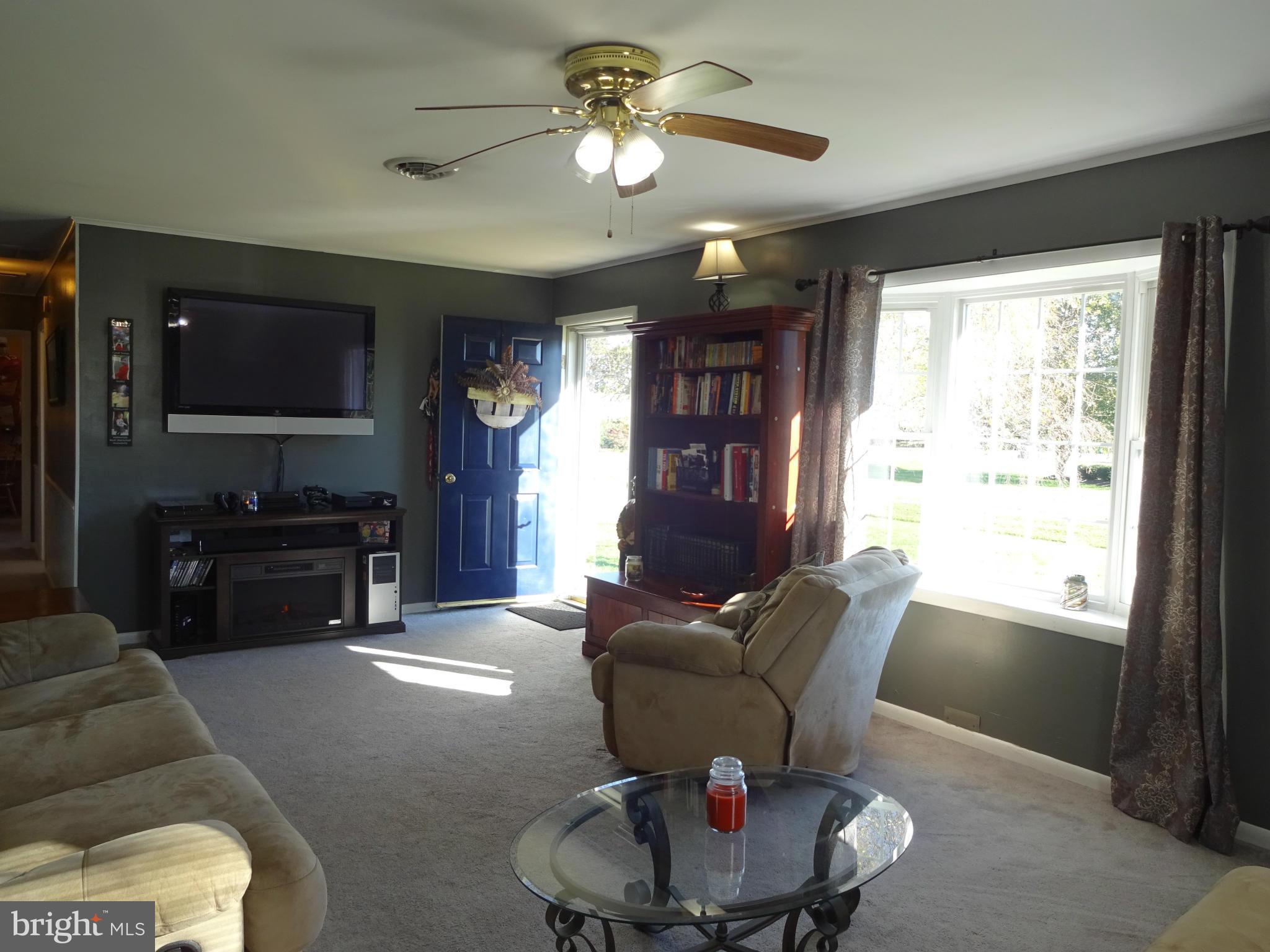 5032 Russell Road Woolford, MD 21677 - Photo 5 of 30 Living Room
