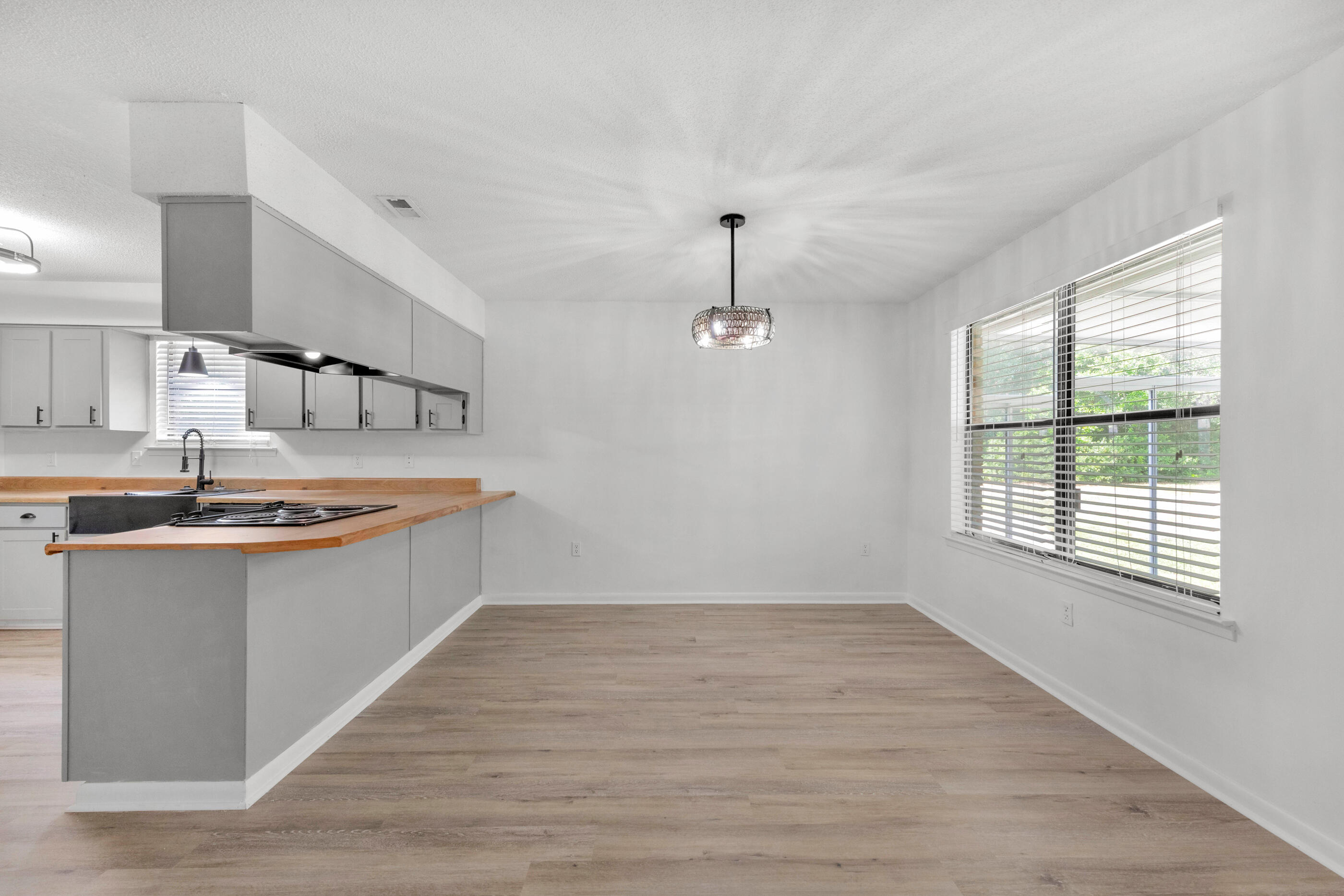 105 Shell Drive Crestview, FL 32536 - Photo 12 of 32 Dining Area