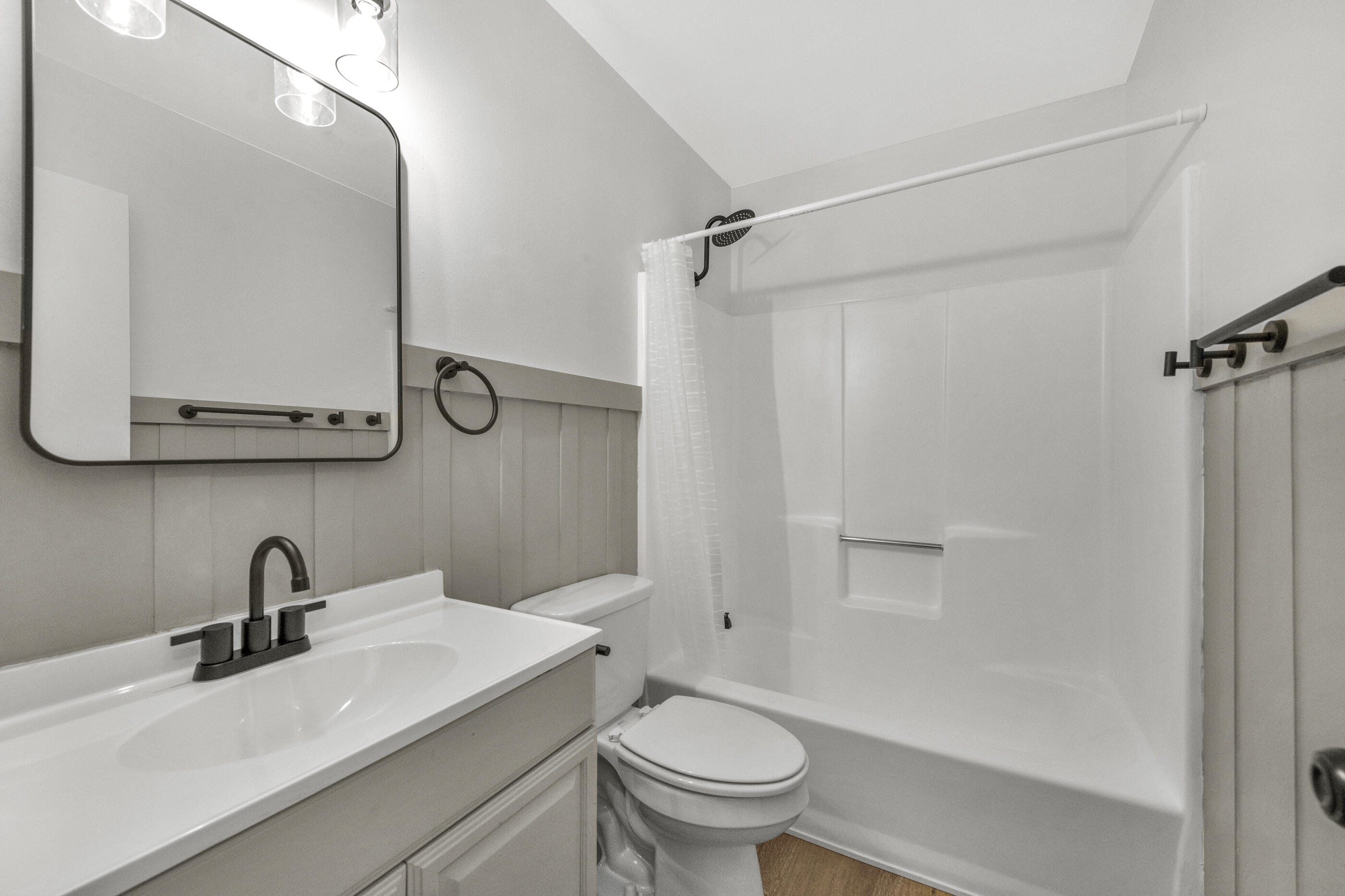 105 Shell Drive Crestview, FL 32536 - Photo 18 of 32 Bathroom