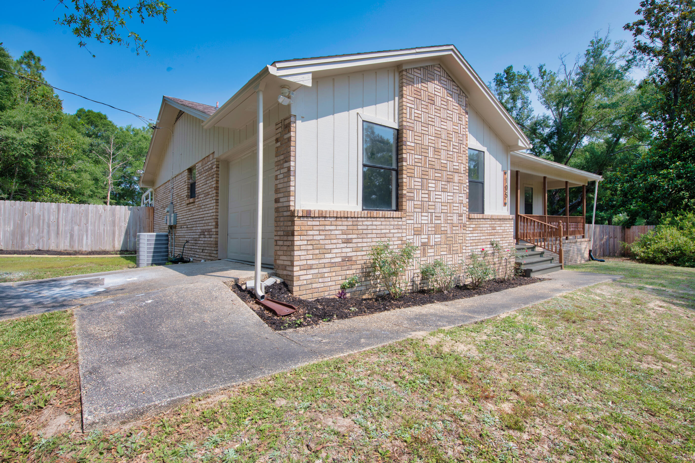105 Shell Drive Crestview, FL 32536 - Photo 2 of 32 Garage and Parking pad