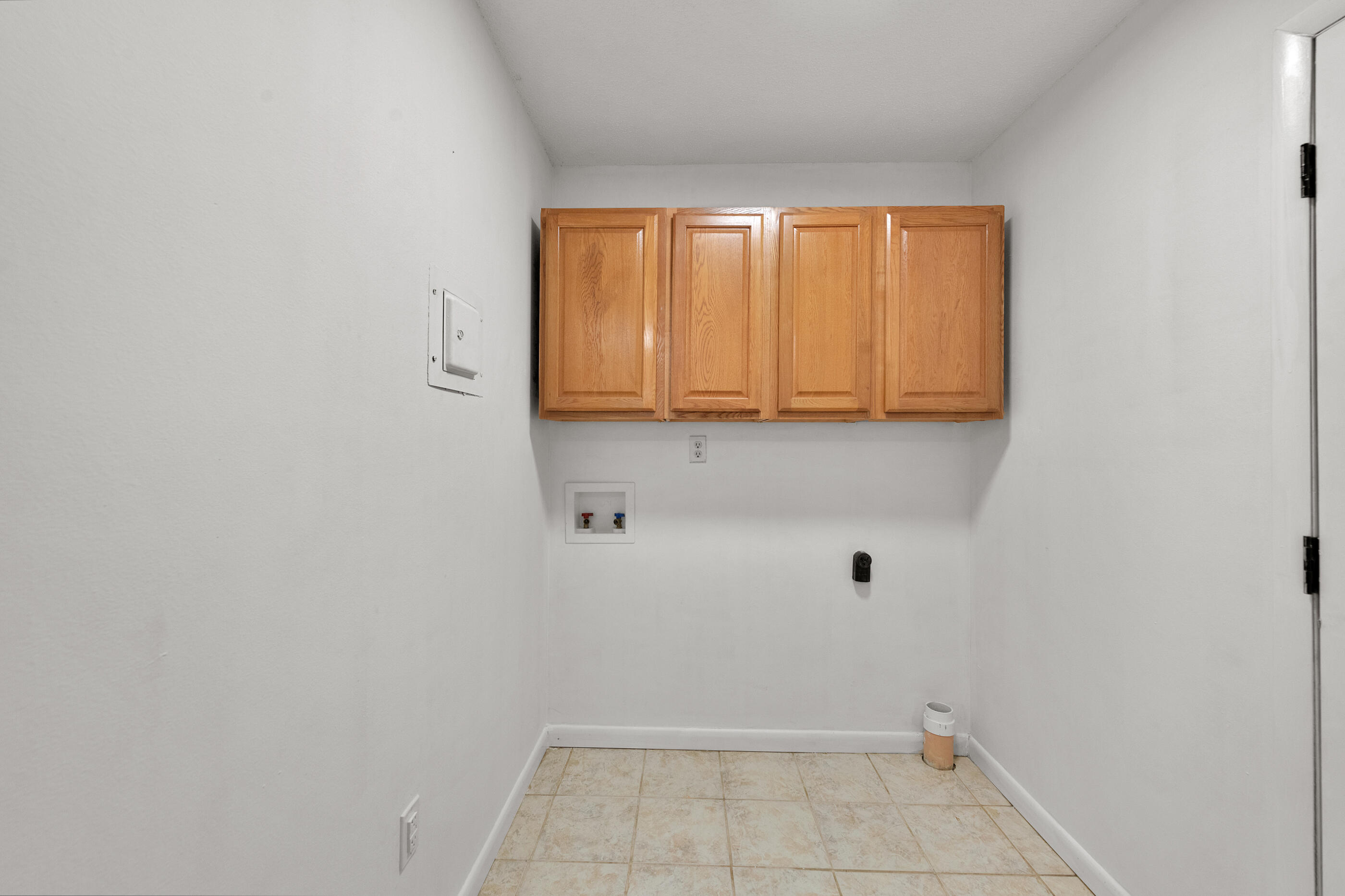 105 Shell Drive Crestview, FL 32536 - Photo 27 of 32 Laundry room