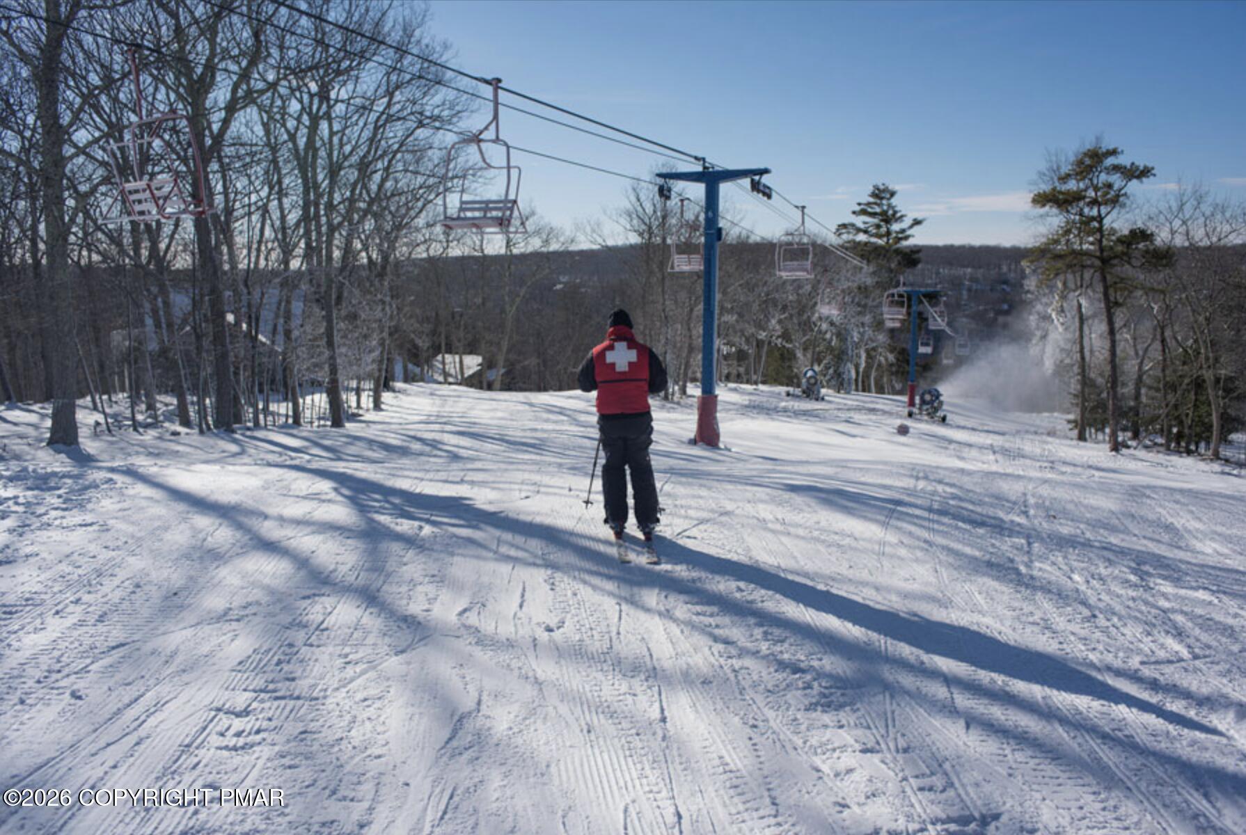 182 Dover Drive Bushkill, PA 18324 - Photo 10 of 10 Skiing Access
