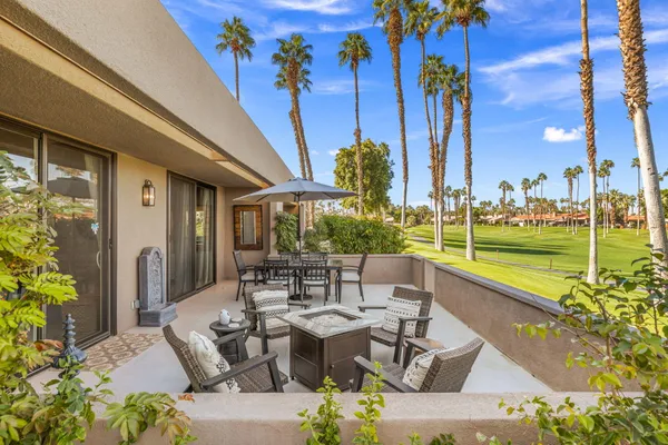 a picture of a table and chairs