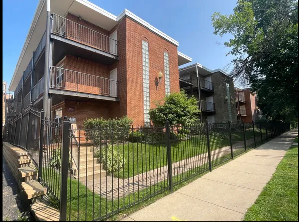 $1,395 | 4612 North Beacon Street, Unit 1G, Chicago, IL 60640