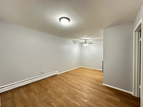 $1,395 | 4612 North Beacon Street, Unit 1G, Chicago, IL 60640