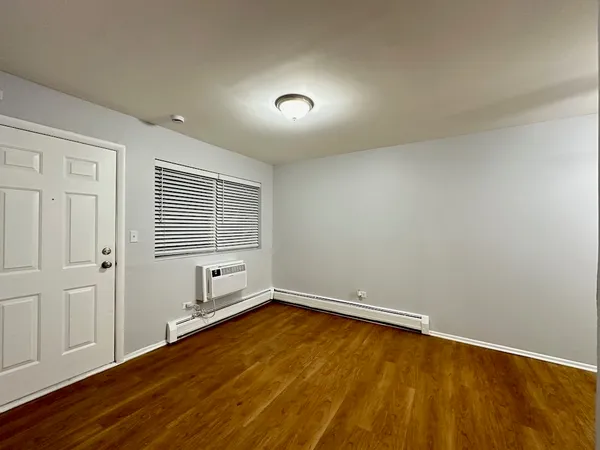 $1,395 | 4612 North Beacon Street, Unit 1G, Chicago, IL 60640